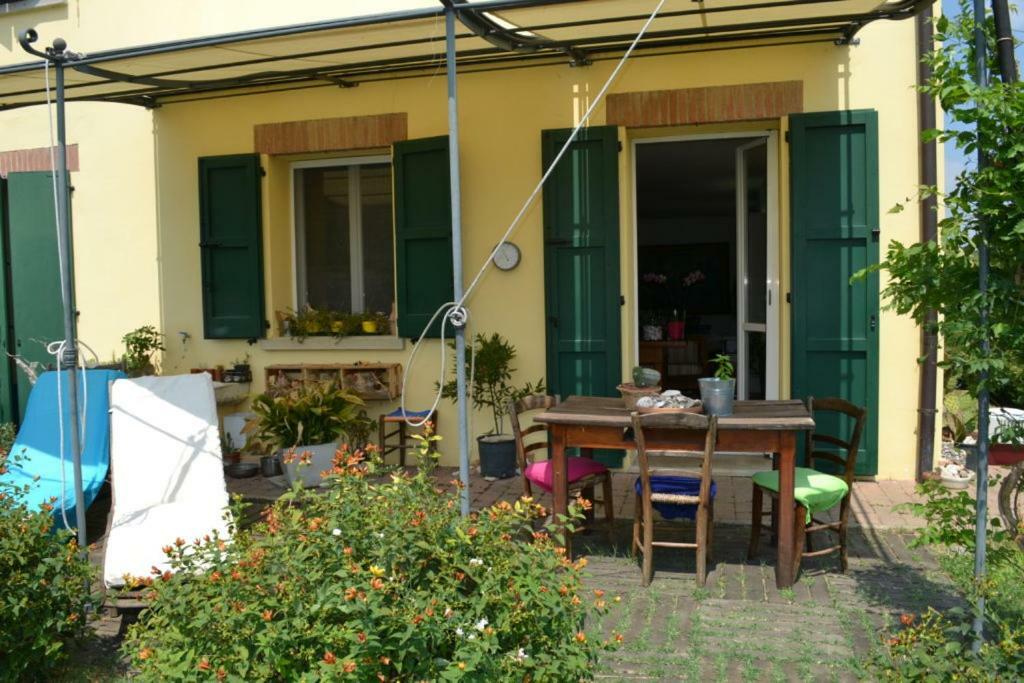 Il Giardino B&B Кастельветро-ди-Модена Экстерьер фото