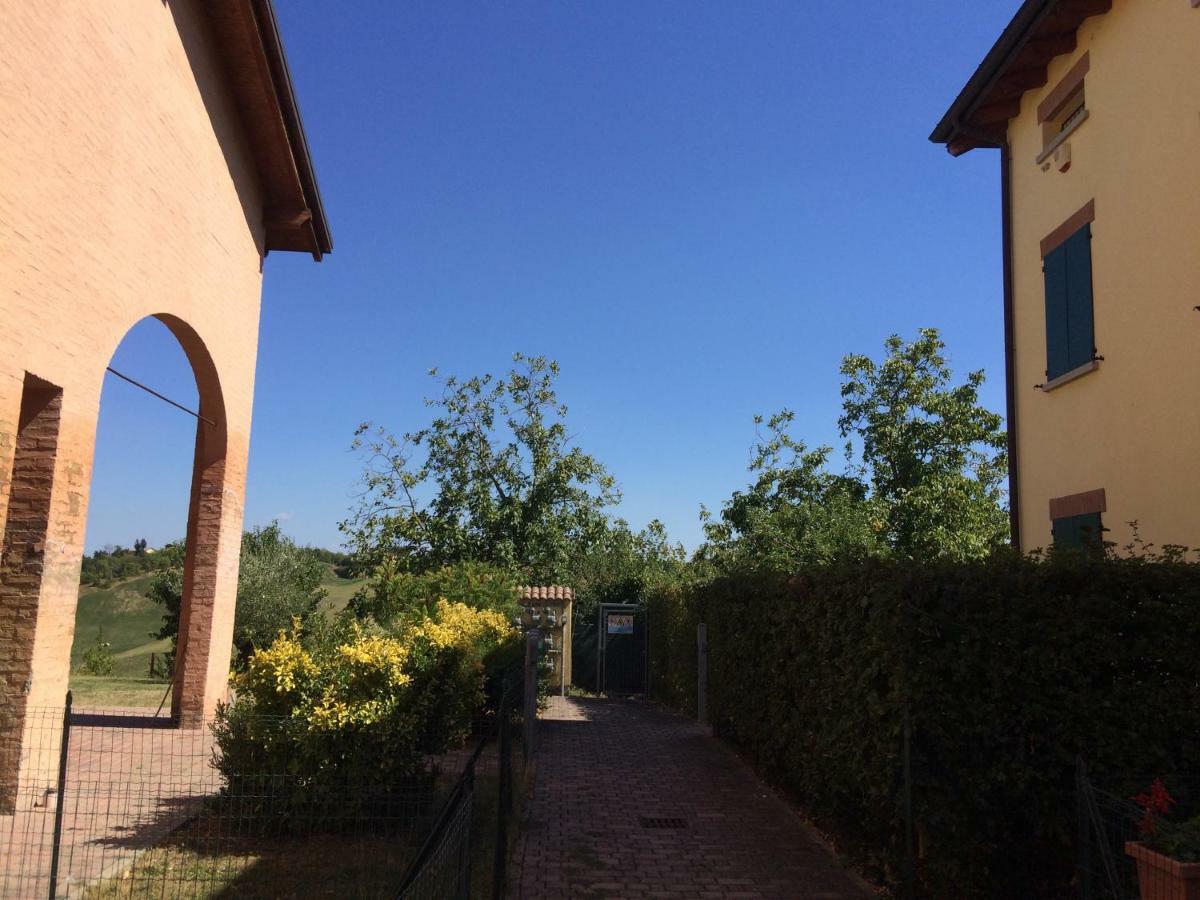 Il Giardino B&B Кастельветро-ди-Модена Экстерьер фото